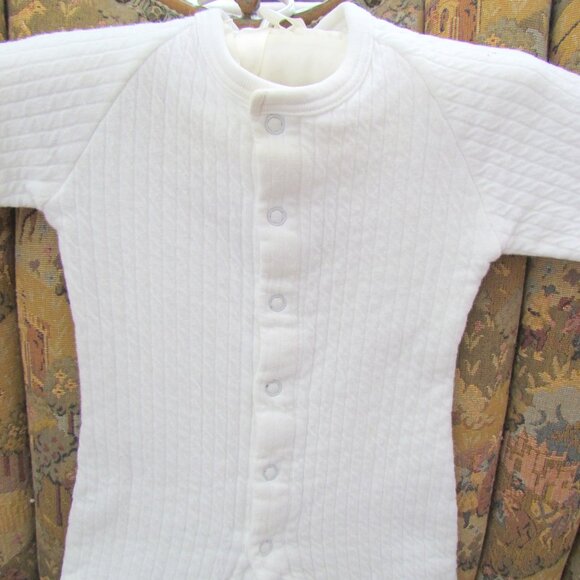 WHITE BABY LONG SLEEVE ONESIE, VINTAGE COTTON w SNAPS, 12 M, BABY STEPS, EUC - Picture 2 of 8